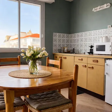 Cosy Avec Balcon - 4 Personnes Apartman *